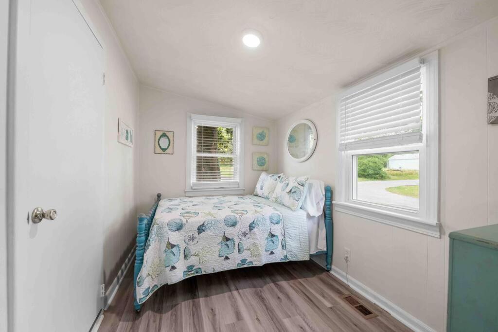 Beach Bungalow - 1 Block To Beach - Pets Welcome! Norfolk Extérieur photo