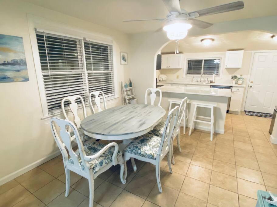 Beach Bungalow - 1 Block To Beach - Pets Welcome! Norfolk Extérieur photo