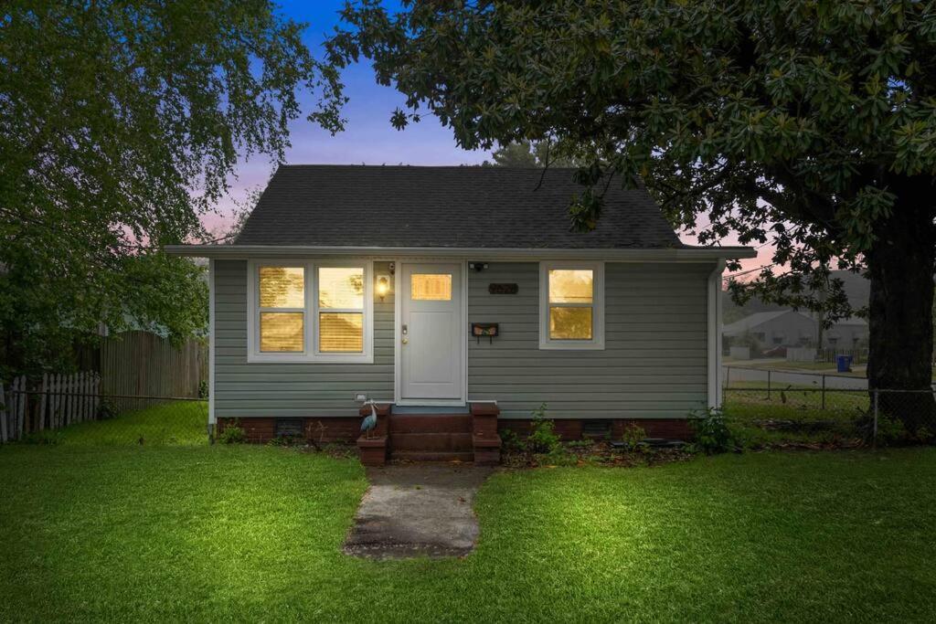 Beach Bungalow - 1 Block To Beach - Pets Welcome! Norfolk Extérieur photo