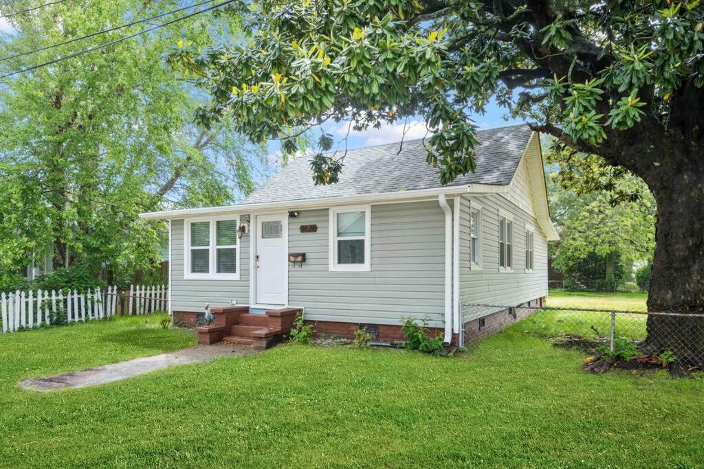 Beach Bungalow - 1 Block To Beach - Pets Welcome! Norfolk Extérieur photo