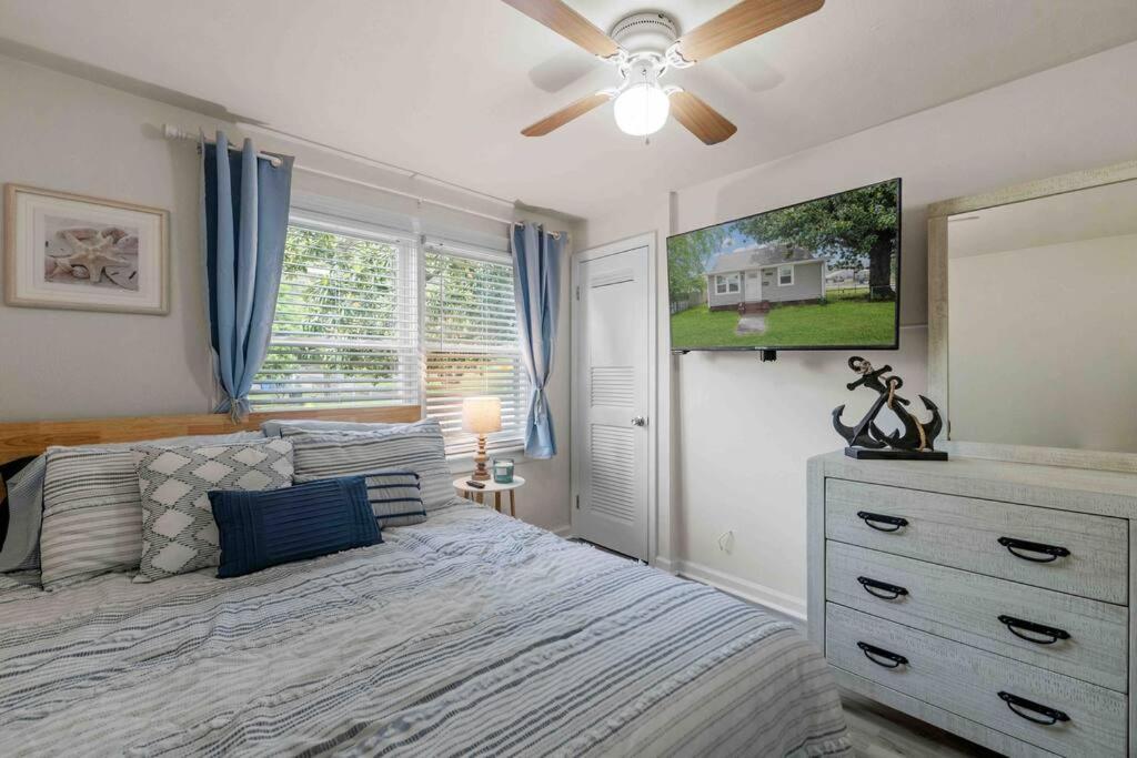 Beach Bungalow - 1 Block To Beach - Pets Welcome! Norfolk Extérieur photo