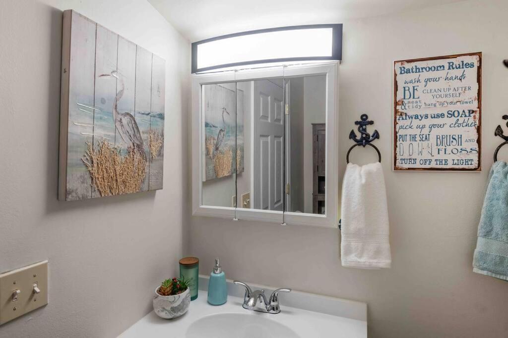 Beach Bungalow - 1 Block To Beach - Pets Welcome! Norfolk Extérieur photo