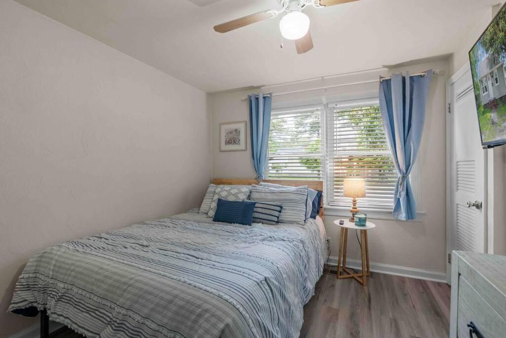Beach Bungalow - 1 Block To Beach - Pets Welcome! Norfolk Extérieur photo
